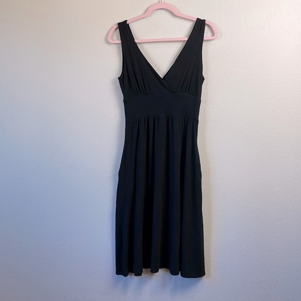 Banana Republic Black tank top midi dress with pockets size small